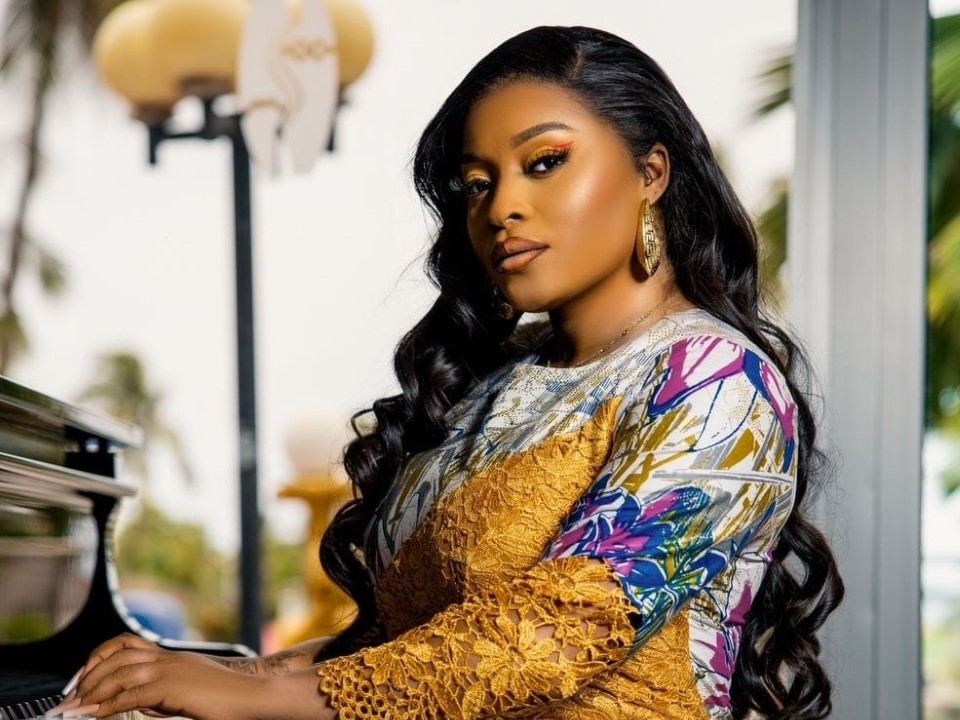 ISIS KINGUE, LA PRINCESSE DE LA MUSIQUE AFRICAINE!