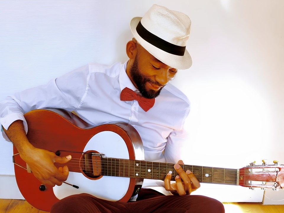 LE CHARME DE L&rsquo;ARTISTE CAMEROUNAIS  BRICE ATEBA